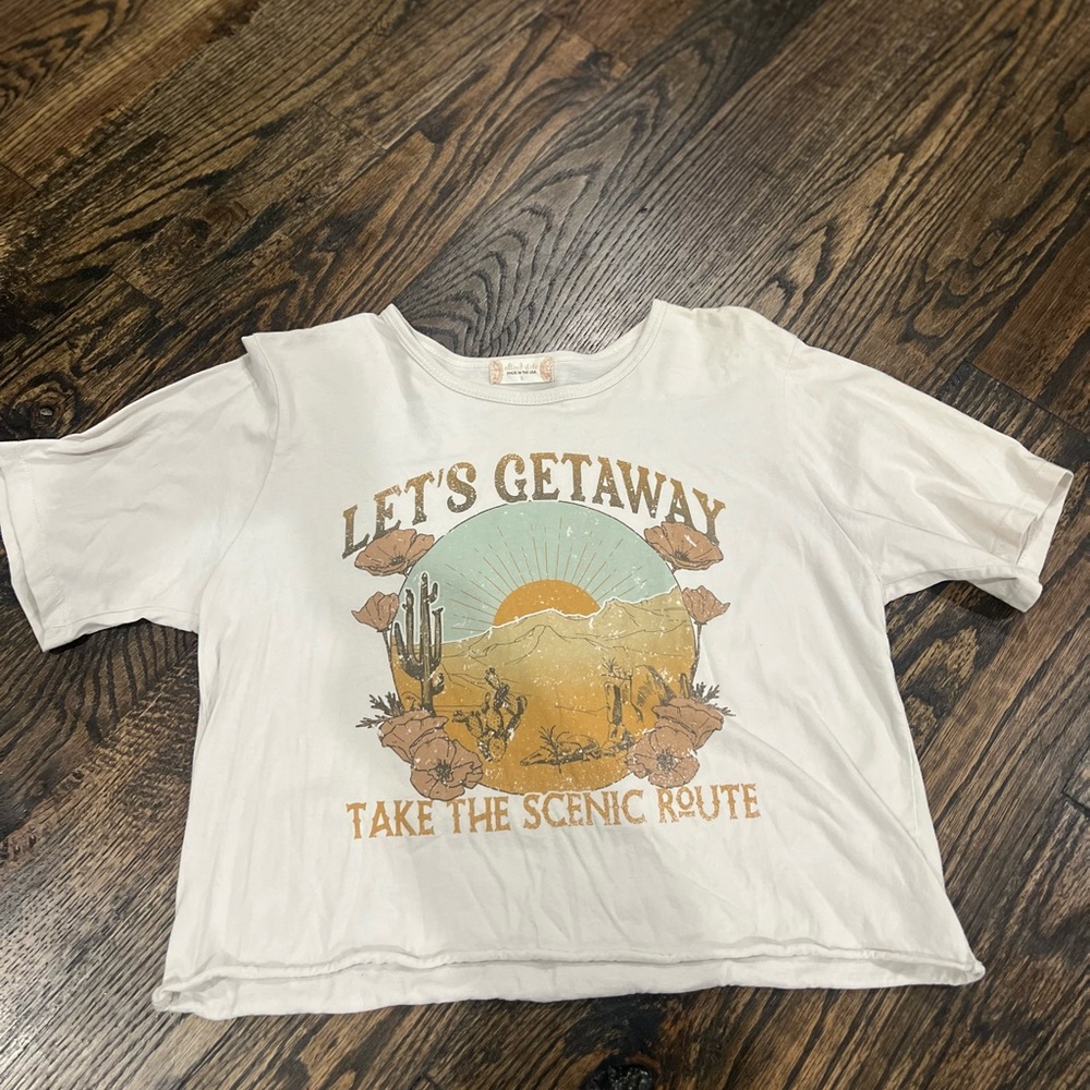 Let's Getaway Graphic Crop T-Shirt